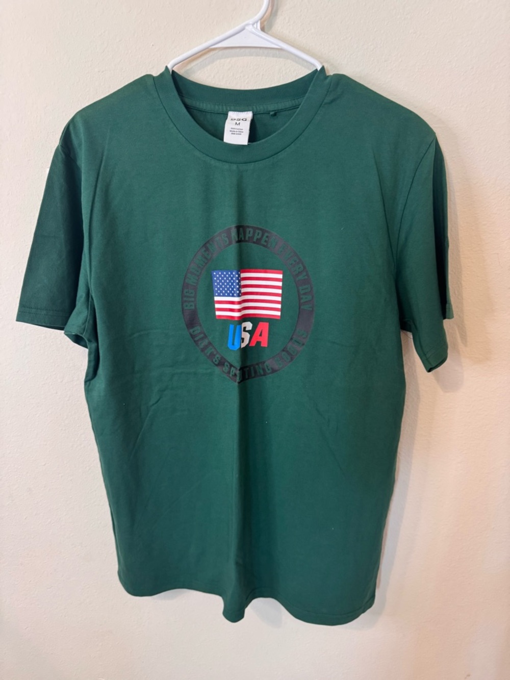 Green USA Flag Graphic Tee (Medium NWOT) (LG NWT)